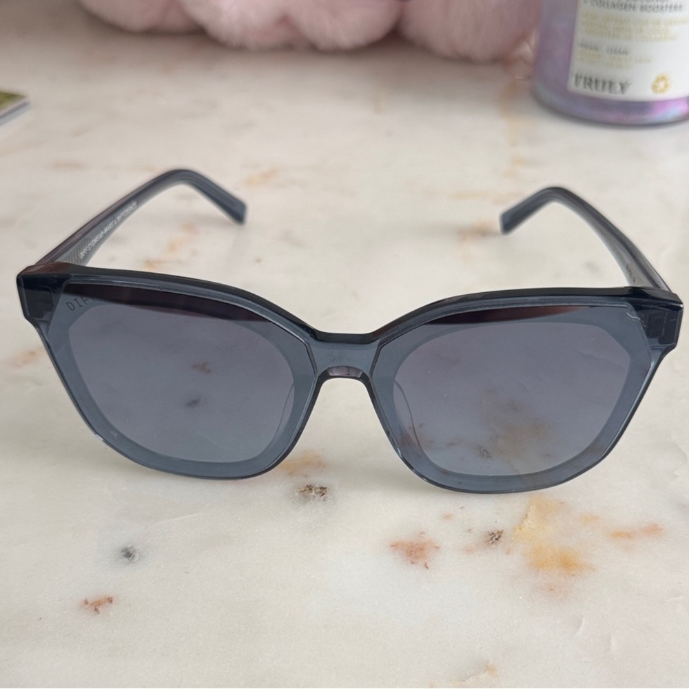 DIFF Gia- night sky Sunglasses